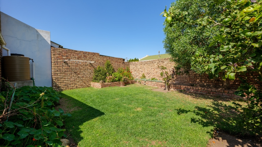 2 Bedroom Property for Sale in Napier Western Cape